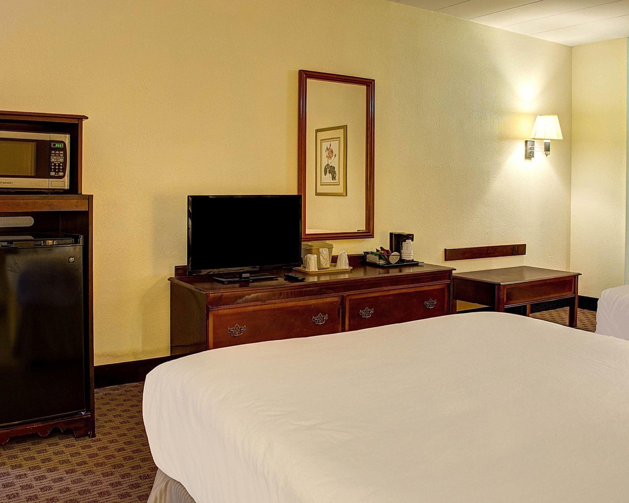 Quality Inn North Yellow Tavern Екстериор снимка