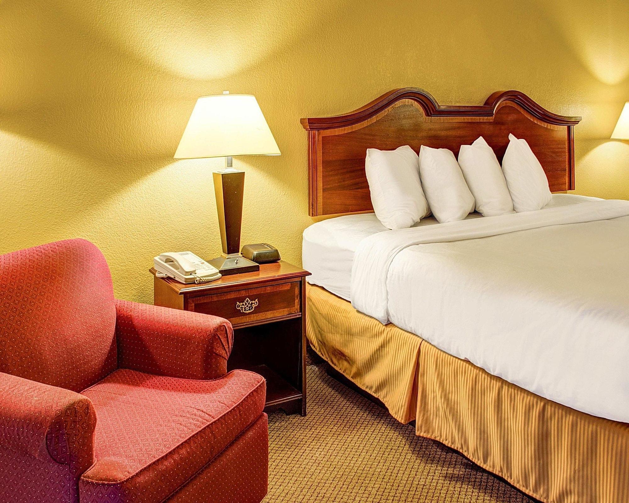 Quality Inn North Yellow Tavern Екстериор снимка