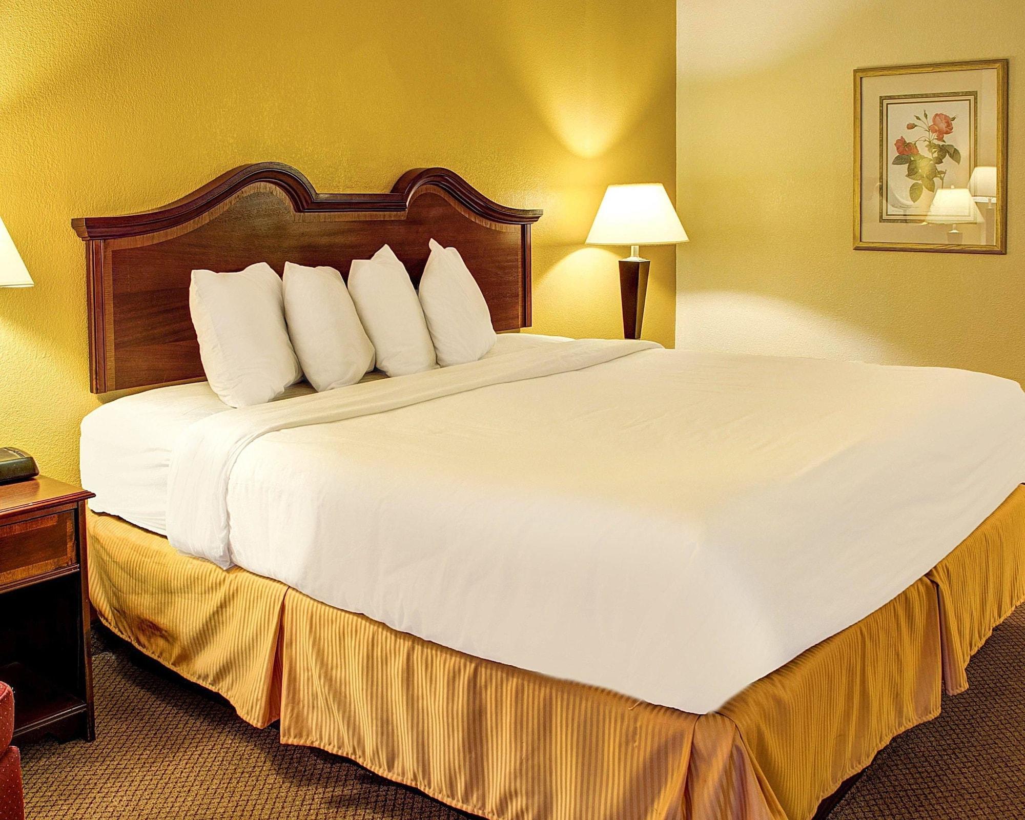 Quality Inn North Yellow Tavern Екстериор снимка