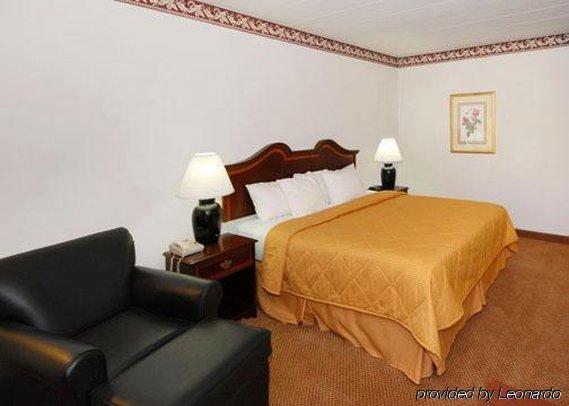 Quality Inn North Yellow Tavern Стая снимка