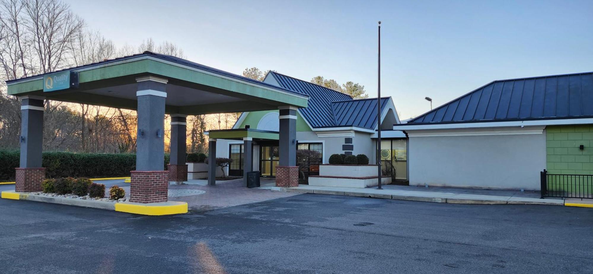 Quality Inn North Yellow Tavern Екстериор снимка