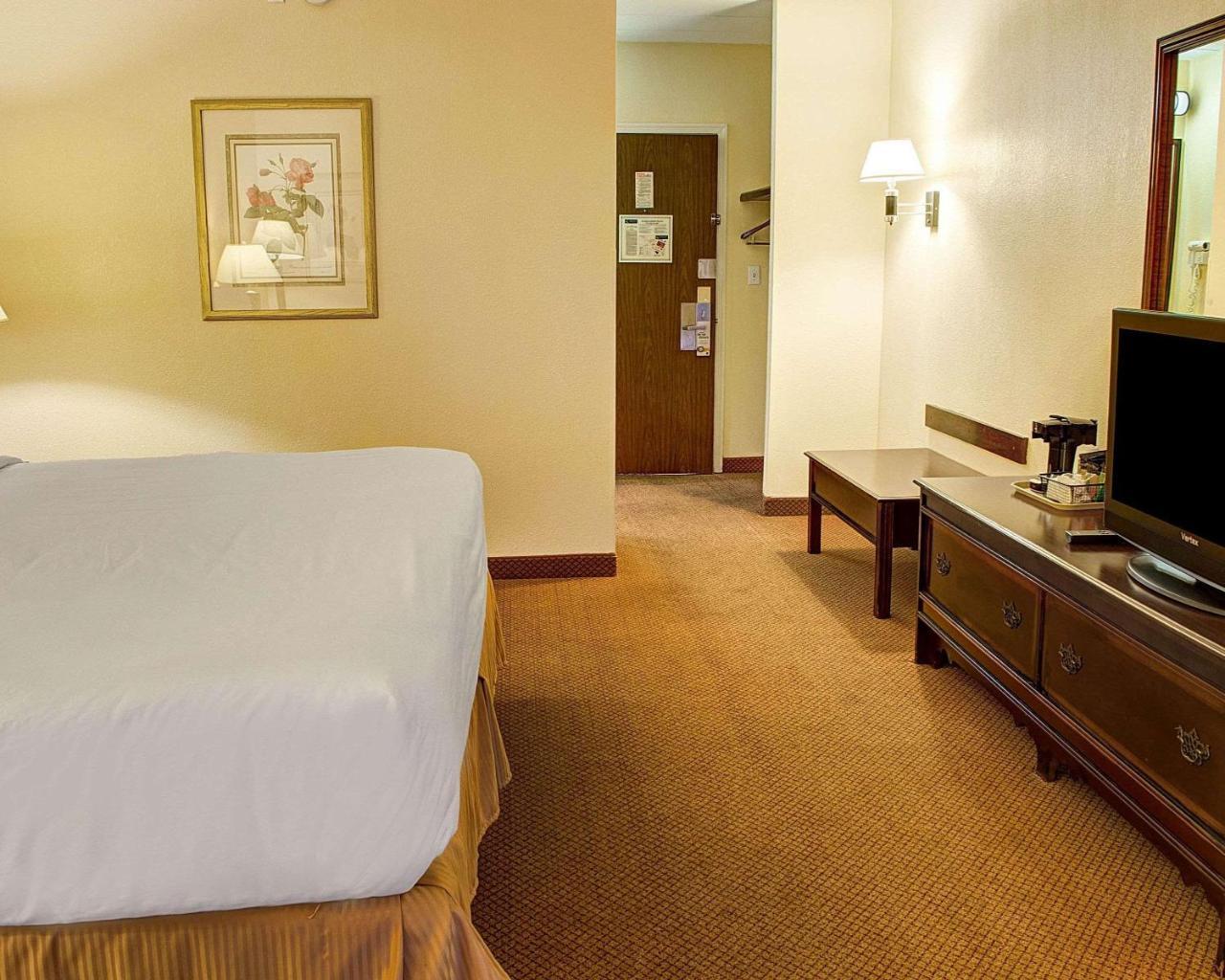 Quality Inn North Yellow Tavern Екстериор снимка