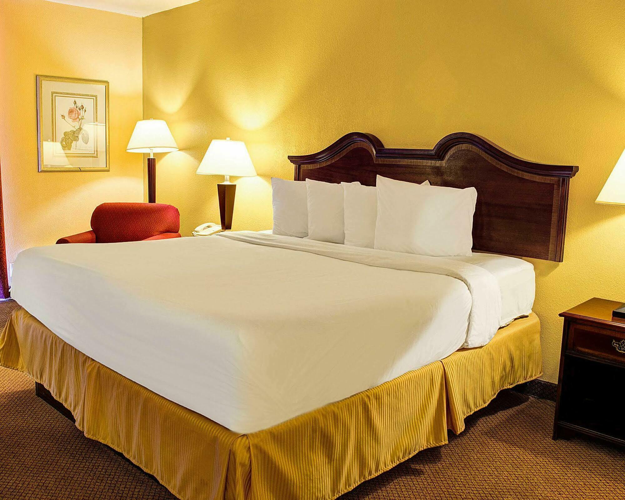 Quality Inn North Yellow Tavern Екстериор снимка